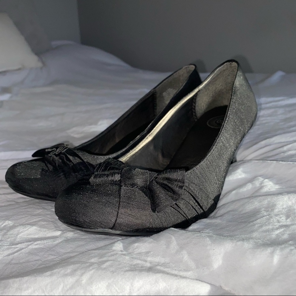 SO black heels